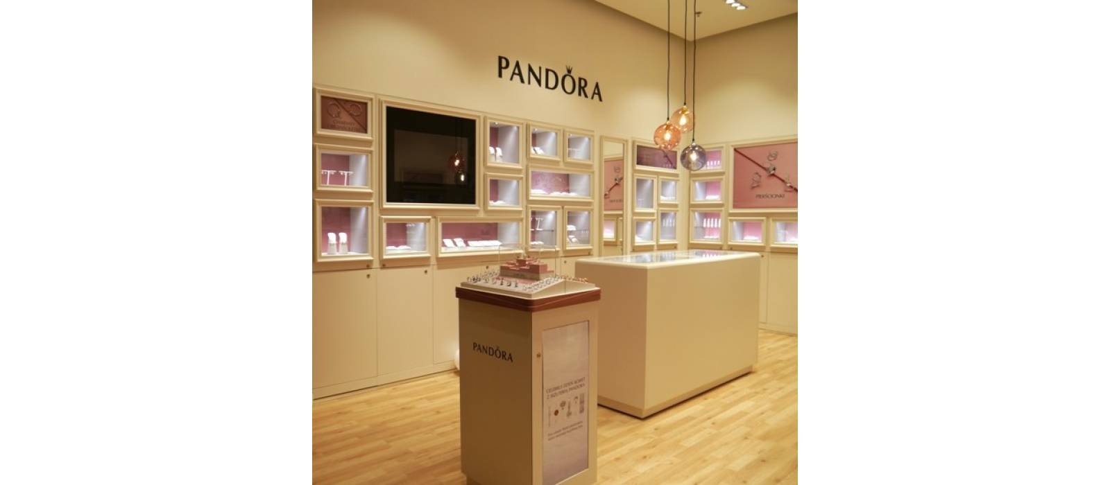Nowy salon Pandora w nowej lokalizacji - 1