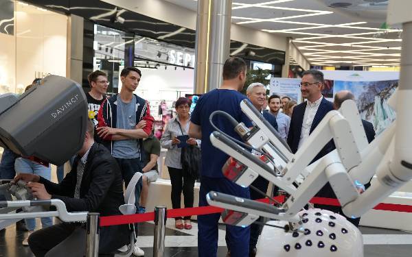 Prezentacja systemu chirurgii robotycznej da Vinci.  - 19