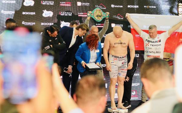 Ceremonia ważenia  przed Knockout Boxing Night 35 - 32