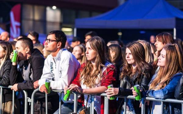 Red Bull Tour Bus - 22