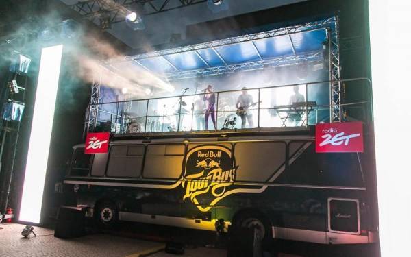 Red Bull Tour Bus - 47