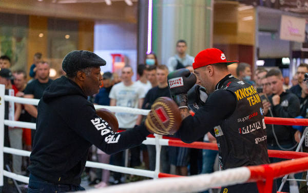 Trening medialny zawodników gali Knockout Boxing Night 15  - 16