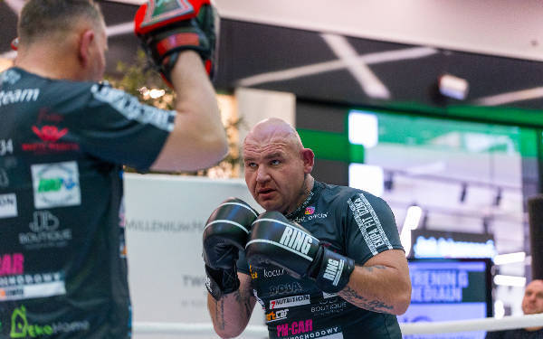 Trening medialny zawodników gali Knockout Boxing Night 15  - 32