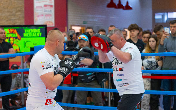 Trening medialny zawodników gali Knockout Boxing Night 15  - 46